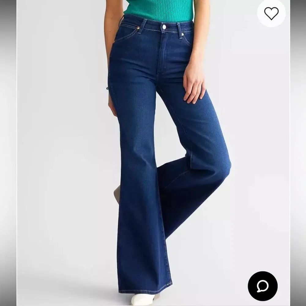 Wanderer High Rise Flare Jean
WRANGLER